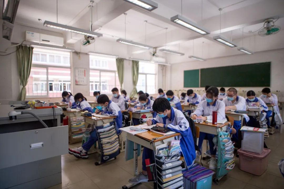 一返校发现少了同桌?复课首日,带你直击广州市第十六中学现场!