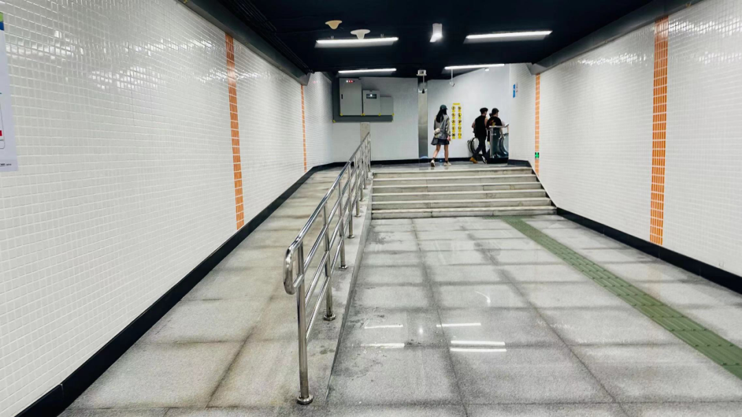 东山口地铁站d出口今日恢复通行街坊出行更方便